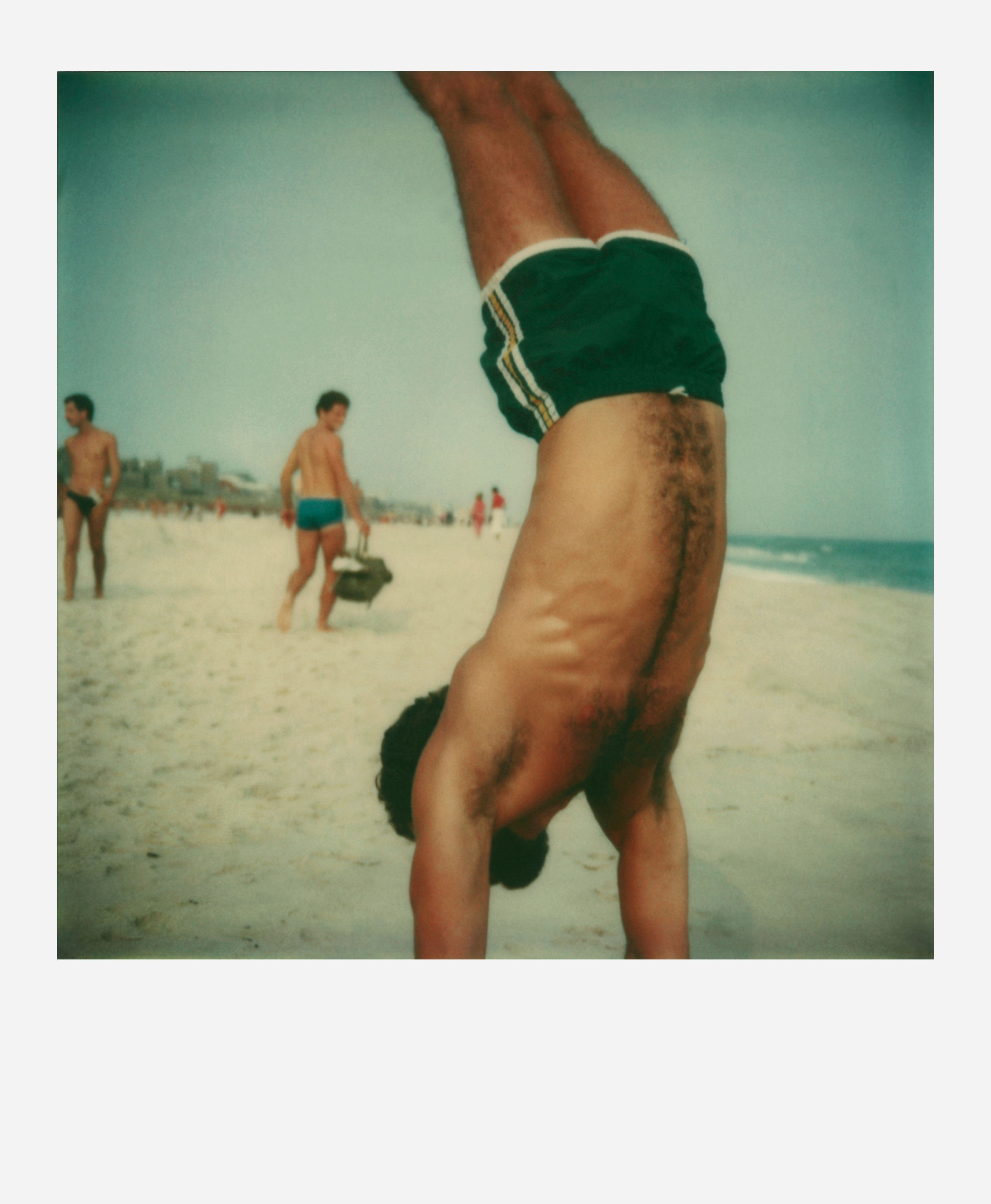 Tom Bianchi, Untitled, 368, Fire Island Pines, 1975-1983 © Tom Bianchi, courtesy of Fahey Klein Gallery, Los Angeles
